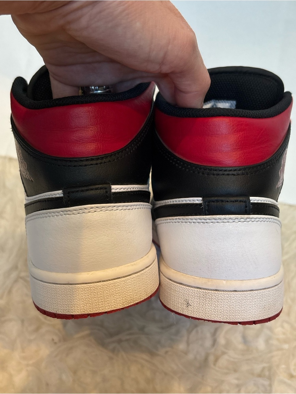 Nike Air Jordan 1 Mid Gym Red Black Toe Size 8 Men's Great Condition - Picture 16 of 16